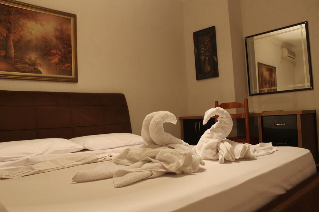 Hotel Livia Тирана Экстерьер фото